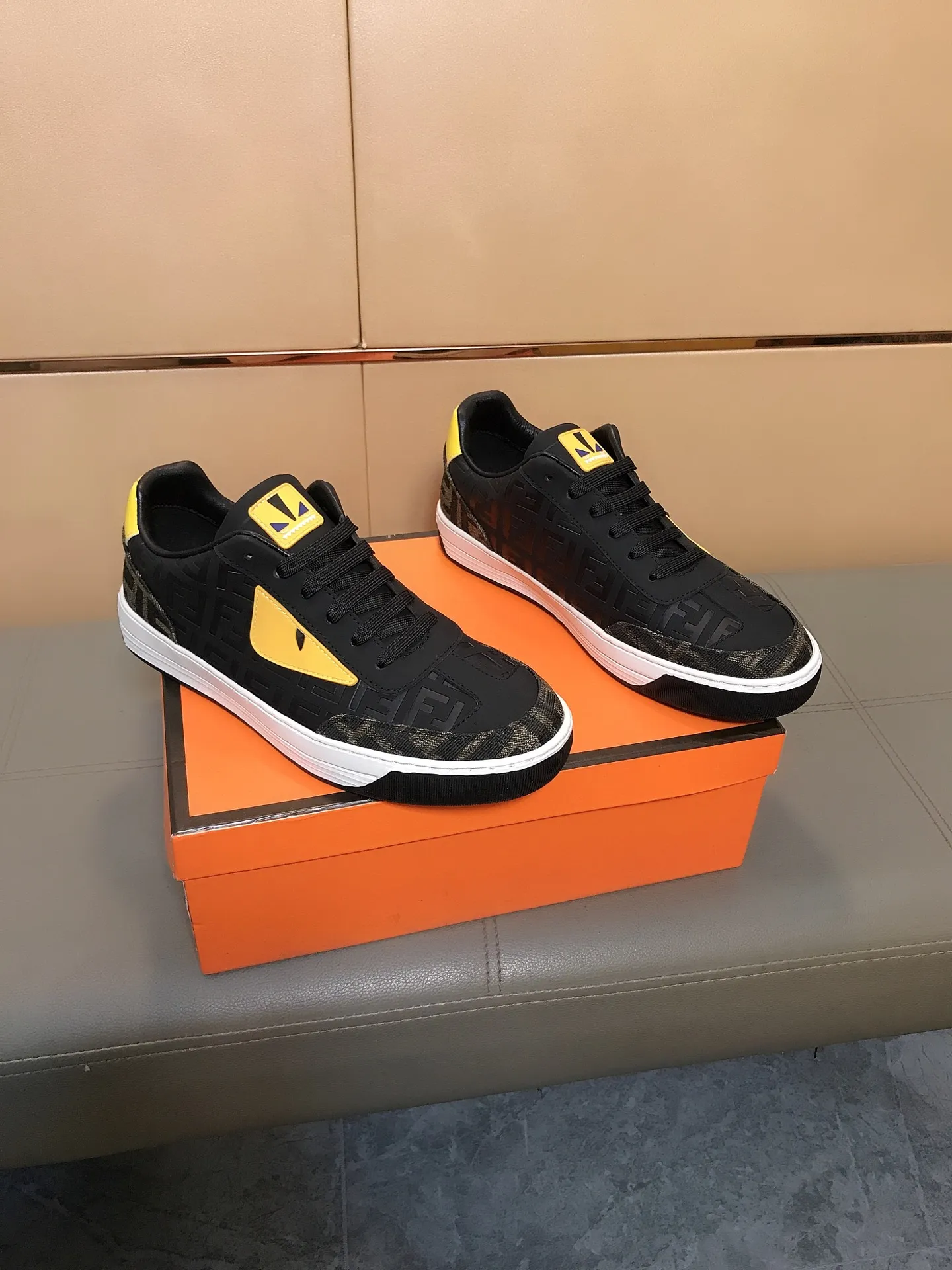 Ex-factory price 400 👟👟💎Fendi [Fendi] men's new high-top casual shoes are on the market 🔥The shoe body is made of brand-specific embossed leather, sheepskin lining, breathable and does not cover the feet! Fashionable casual shoes 🙈Non-slip and wear-resistant outsole👣 Standard size 38-44